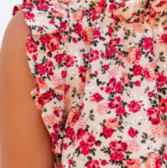 ♥️New Red floral print mock neck top - Picture 4 of 16